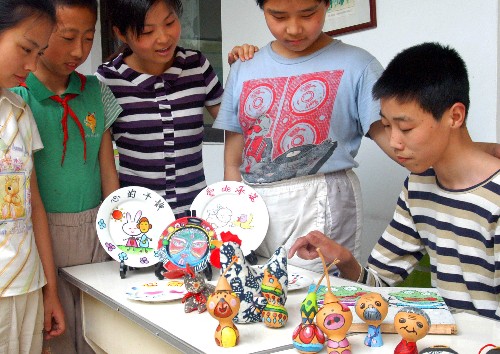 巧手装点教室——手工艺品制作指南